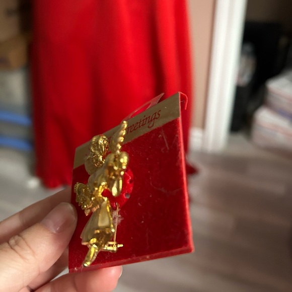 4/$50 Gold and Cream GUARDIAN Angel BROOCH NWT 😇 - Picture 5 of 7